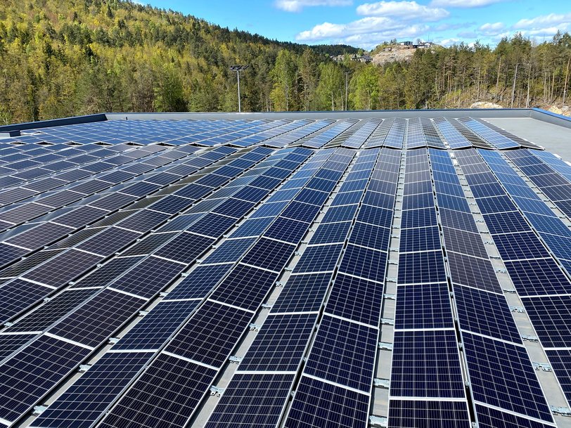 Skolen sparer opptil 100 000 i året med innovativ energilagring